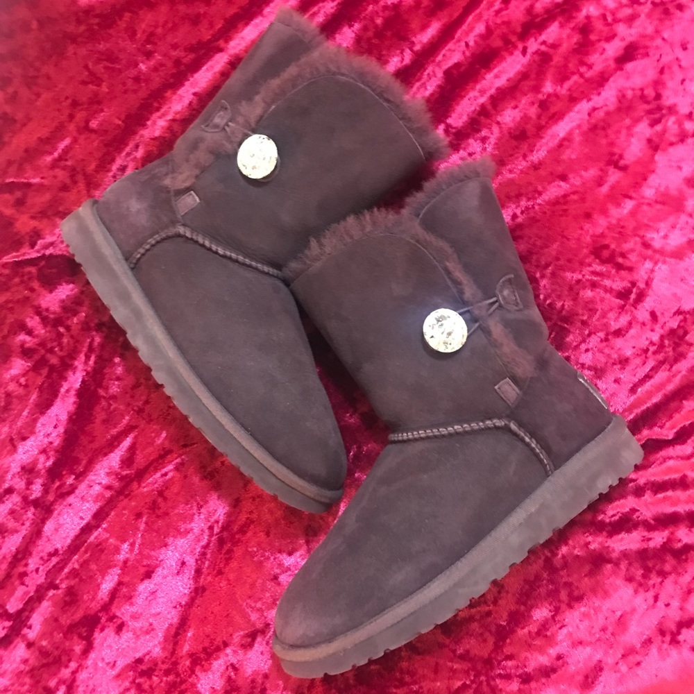 Uggs size 6 NWT Bailey Button Bling